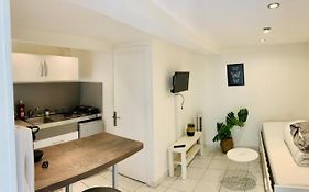 Charming Studio For 2 People In Marseille By Weekome
